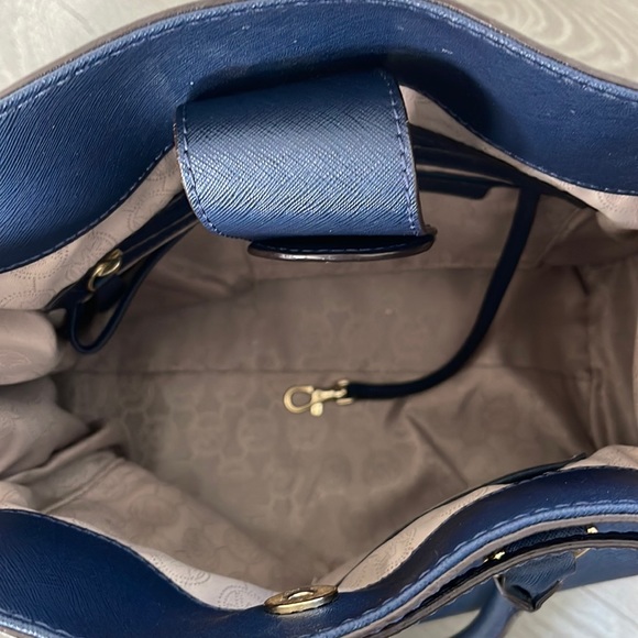 Michael Kors Navy Excellent Cond Large Hamilton Tote/ MK Dust Bag included - Picture 15 of 16